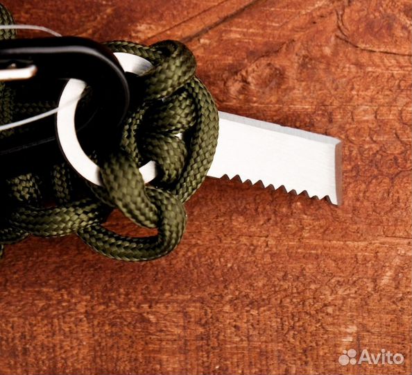 Подарок карабин-брелок из паракорда на 23 февраля