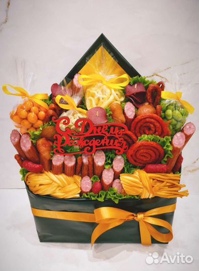 Женский мужской букет с колбасами и сыром