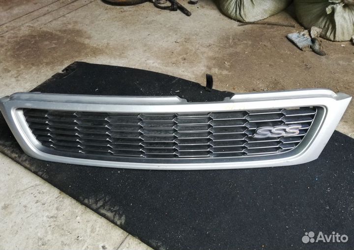 Решетка радиатора Nissan Bluebird U14