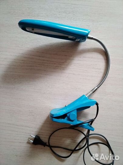 Лампа настольная на прищепке