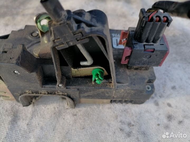 Замок двери задней левой Opel Vectra B