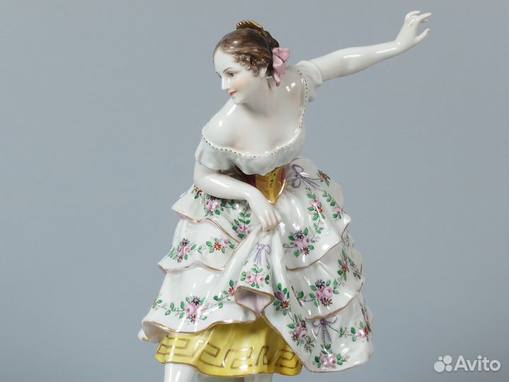 Старинная фарфоровая статуэтка. Volkstedt