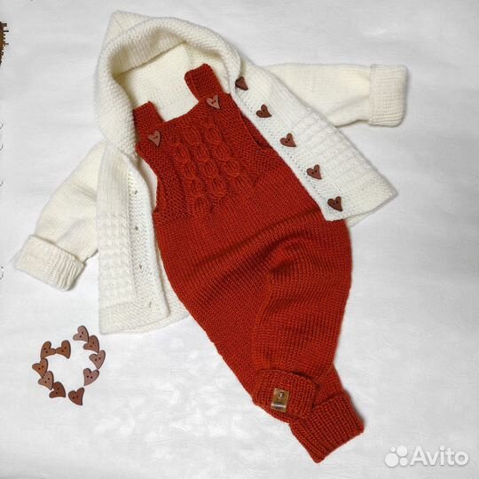 Вязаный костюмчик для малыша