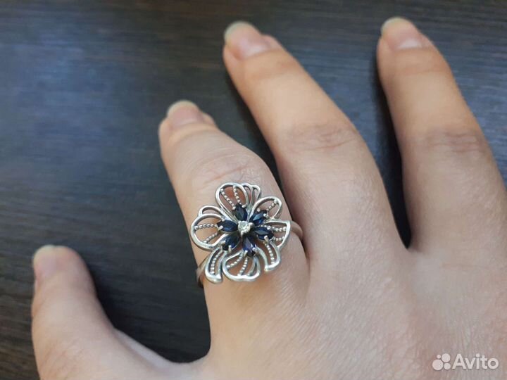 Кольцо с натуральнымм сапфирами