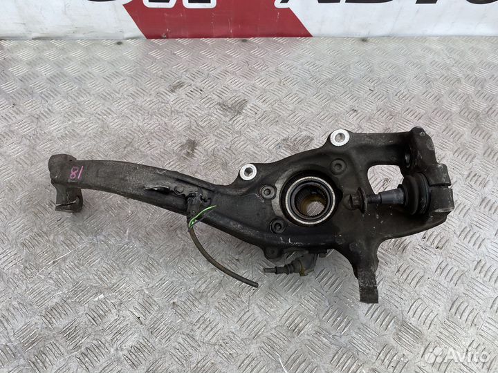 Кулак передний правый Audi A4 B8