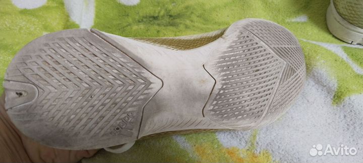 Футбольные бутсы adidas