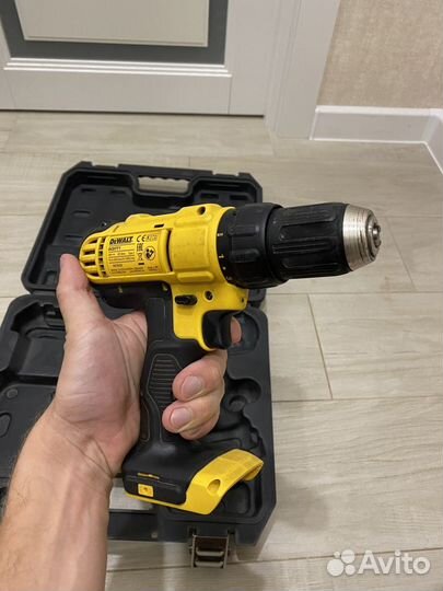 Шуруповерт Dewalt dcd 771