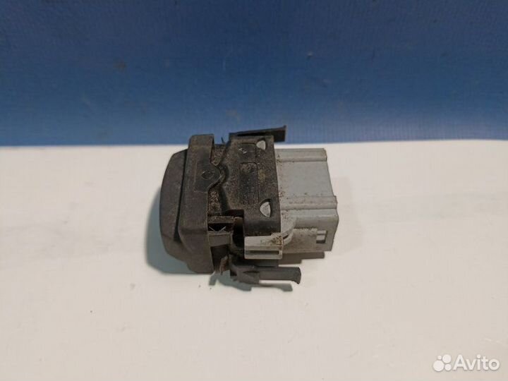 Кнопка обогрева сидений правая Renault Megane 2