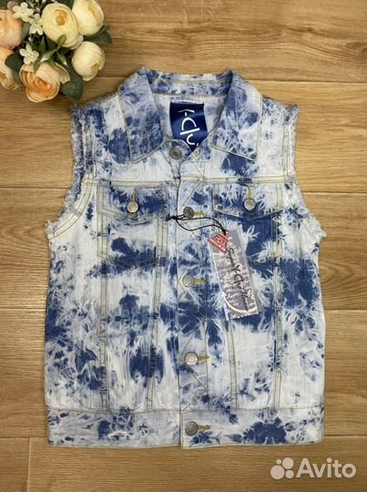 Джинсовая жилетка новая 9 лет