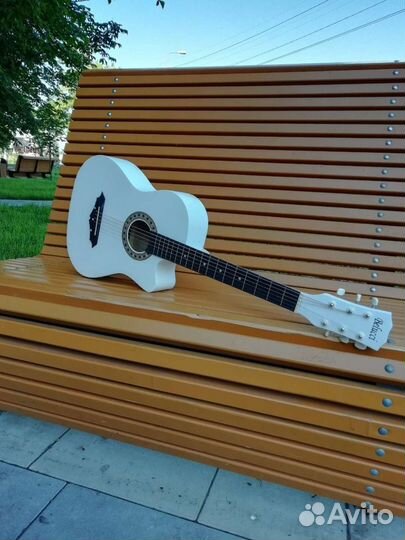 Акустическая гитара