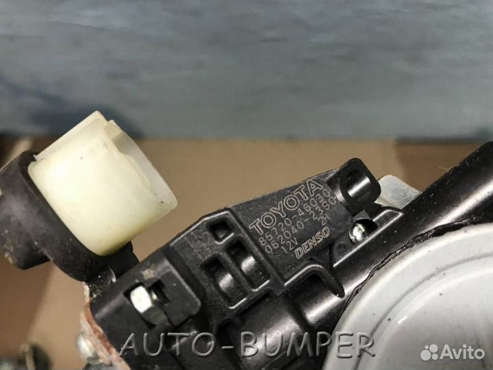 Toyota Isis Стеклоподъёмник задний левый