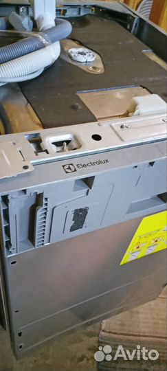 Встроенная посудомоечная машина Electrolux 45 см