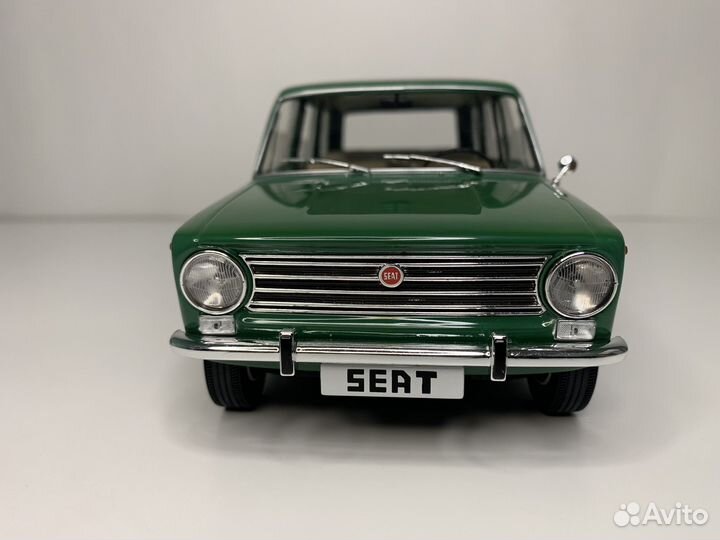 Модель 1:18 ваз 2102 1968 год