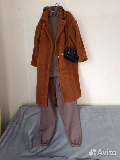 Пакетом шуба Тедди, костюм и сумка