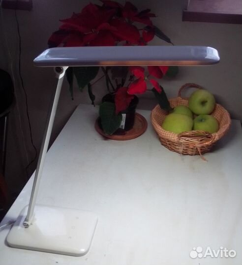 Светильник настольный светодиодный