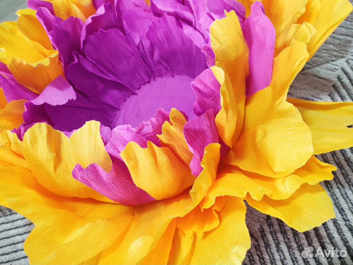 Фотозона Цветок из гофрированной бумаги