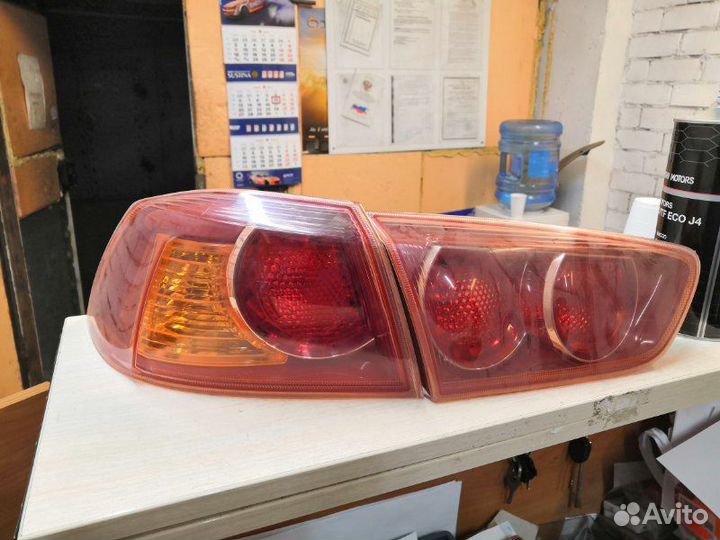 Фонарь в крышку багажника задний левый Mitsubishi