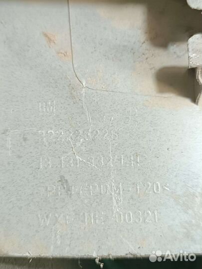 Обшивка крышки багажника правая Opel Zafira