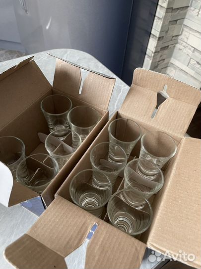 Винные бокалы, рюмки, прозрачные стаканы