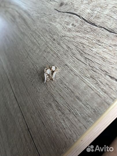 Продам золотые серьги