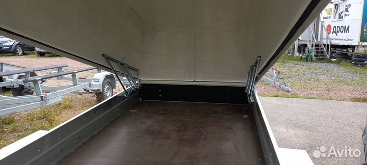 Прицеп с пластиковой крышкой 3.5х1.5м