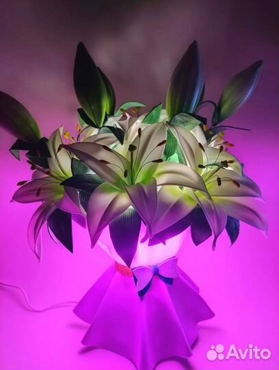 Букет цветов, светильник, Розы, лилии, хризантемы