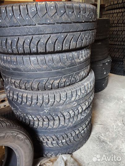 Bridgestone Ice Cruiser 7000 215/65 R16 98T