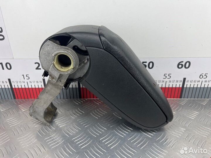 Подлокотник для Audi A3 8P 8P0864207B