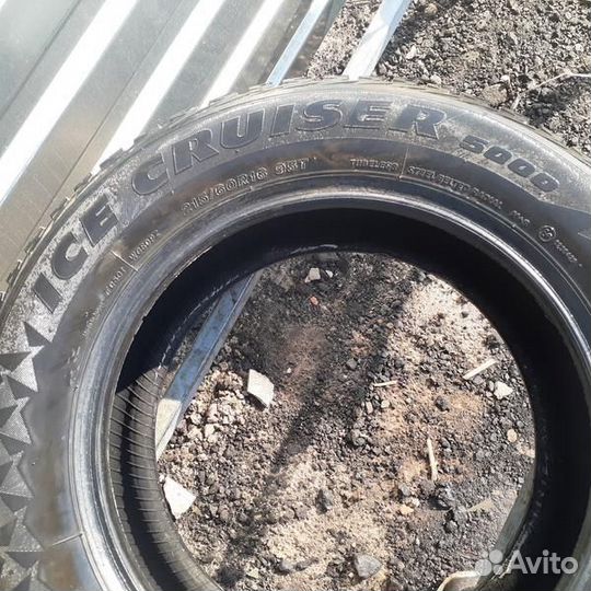 Bridgestone Ice Cruiser 5000 215/60 R16