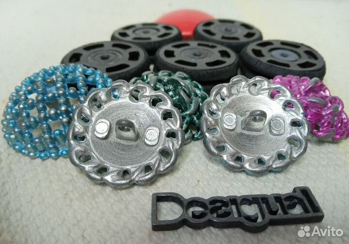 Пуговицы нарядные, три набора