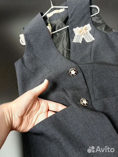 Жилетка костюмная размер 36 новая