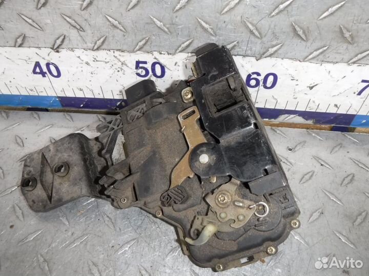 Замок двери фольксваген 3B1837015A