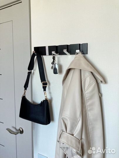 Вешалка настенная со складными крючками