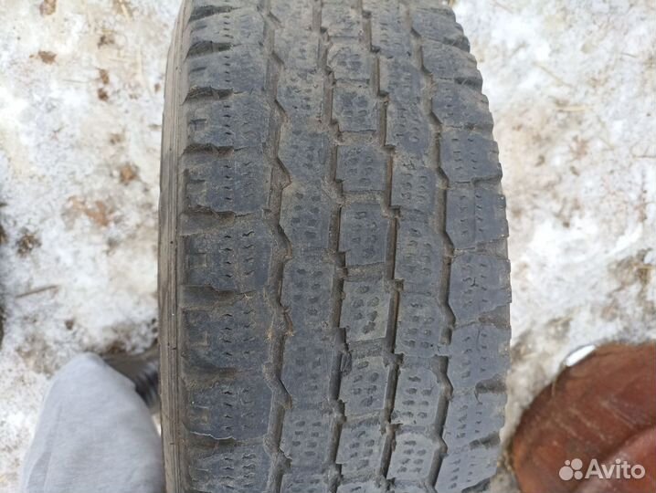 R14 Bridgestone Blizzak DM-V1 205/60, PCD 6x114.3 DIA 139
