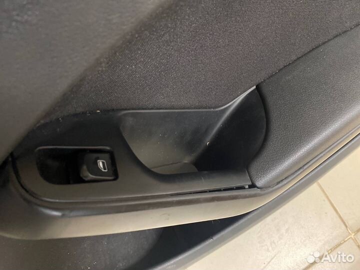 Обшивка двери Audi A4 B8 1.8 T 2009