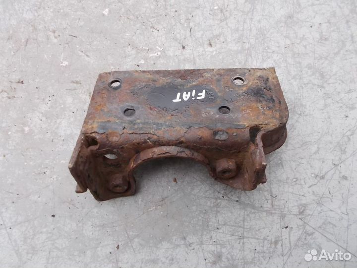 Кронштейн опоры двигателя Fiat Albea
