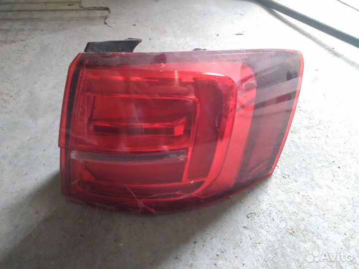 Продам заднюю фару на Volksvagen Jetta