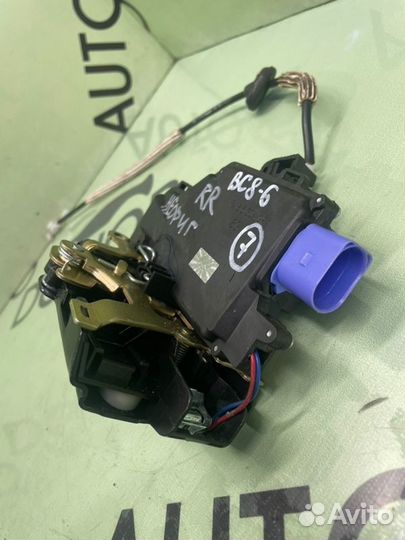 Замок задний правый Volkswagen Touareg 7L дорест