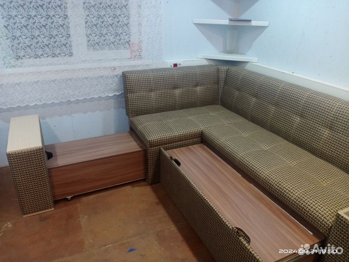 Кухонный угловой диван со спальным местом
