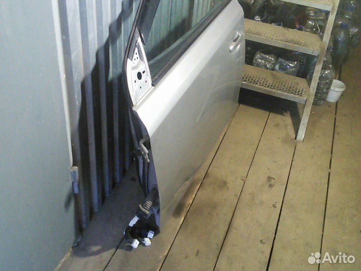 Дверь передняя левая Тойота аурис Е18