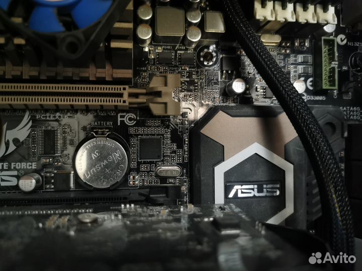 Asus Sabertooth 990FX R2.0 в комплекте