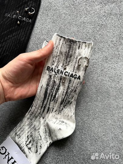 Носкис пирсингом Balenciaga