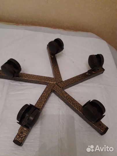 Подставка на колесиках для перемещения