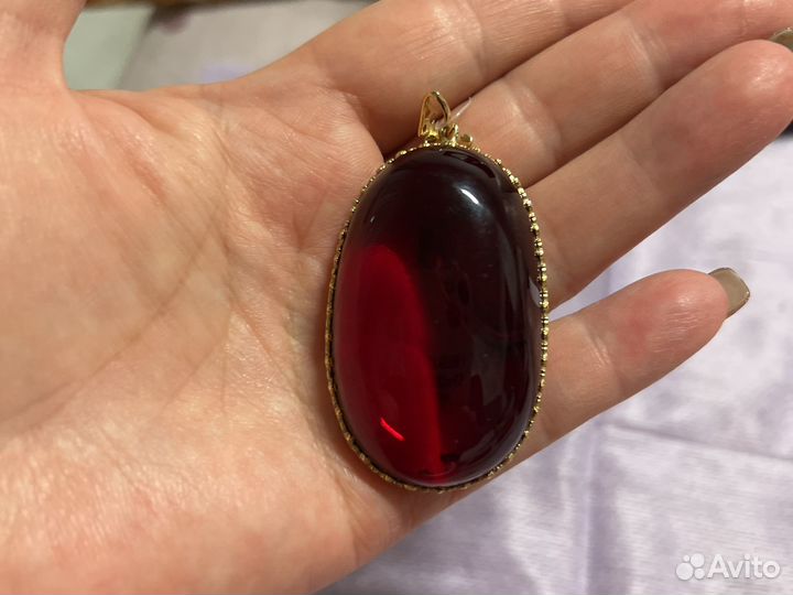 Золотой кулон