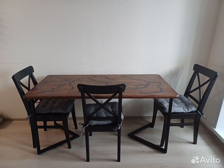Кухонный стол и стулья