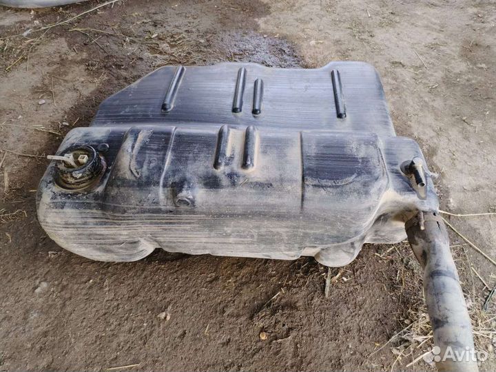 Бензобак пласт. На 41 Москвича
