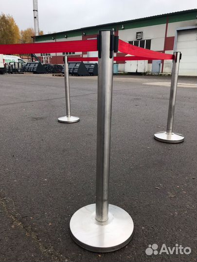 Аренда столбиков с лентой