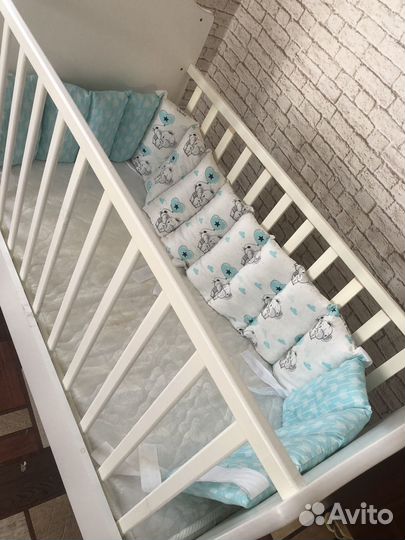 Детская кровать с маятником