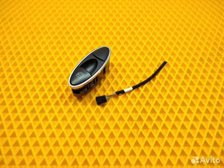 Кнопка стеклоподъемника передняя Mercedes Cls W219