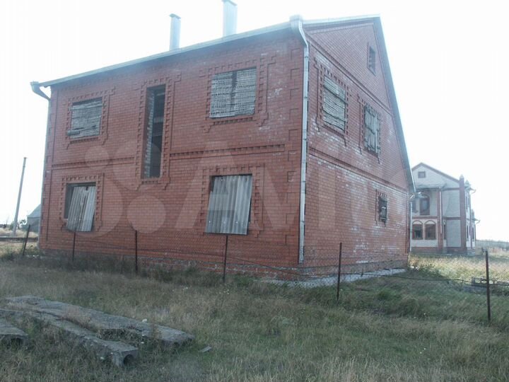 Коттедж 306 м² на участке 10 сот.